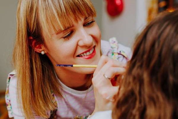 Victoria Dalgaard elsker at gøre børn og forældre glade med sin ansigtsmaling